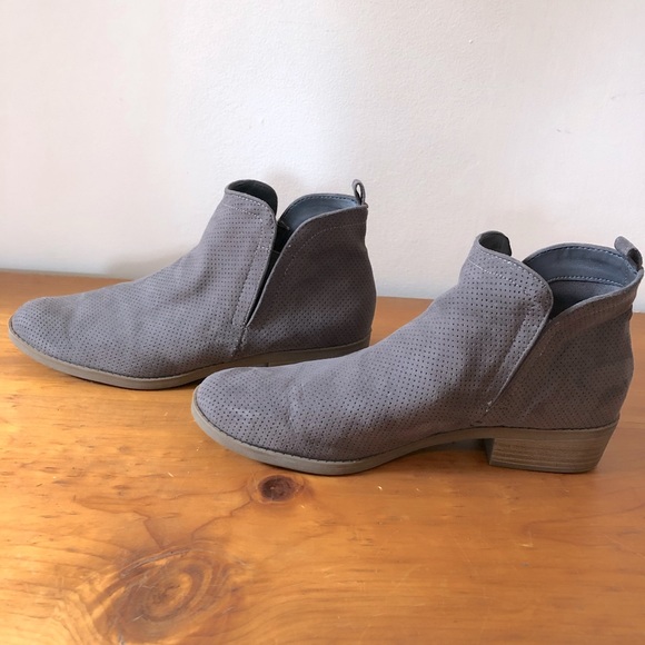 Universal Thread Gray Bootie Size 10 - Picture 2 of 7